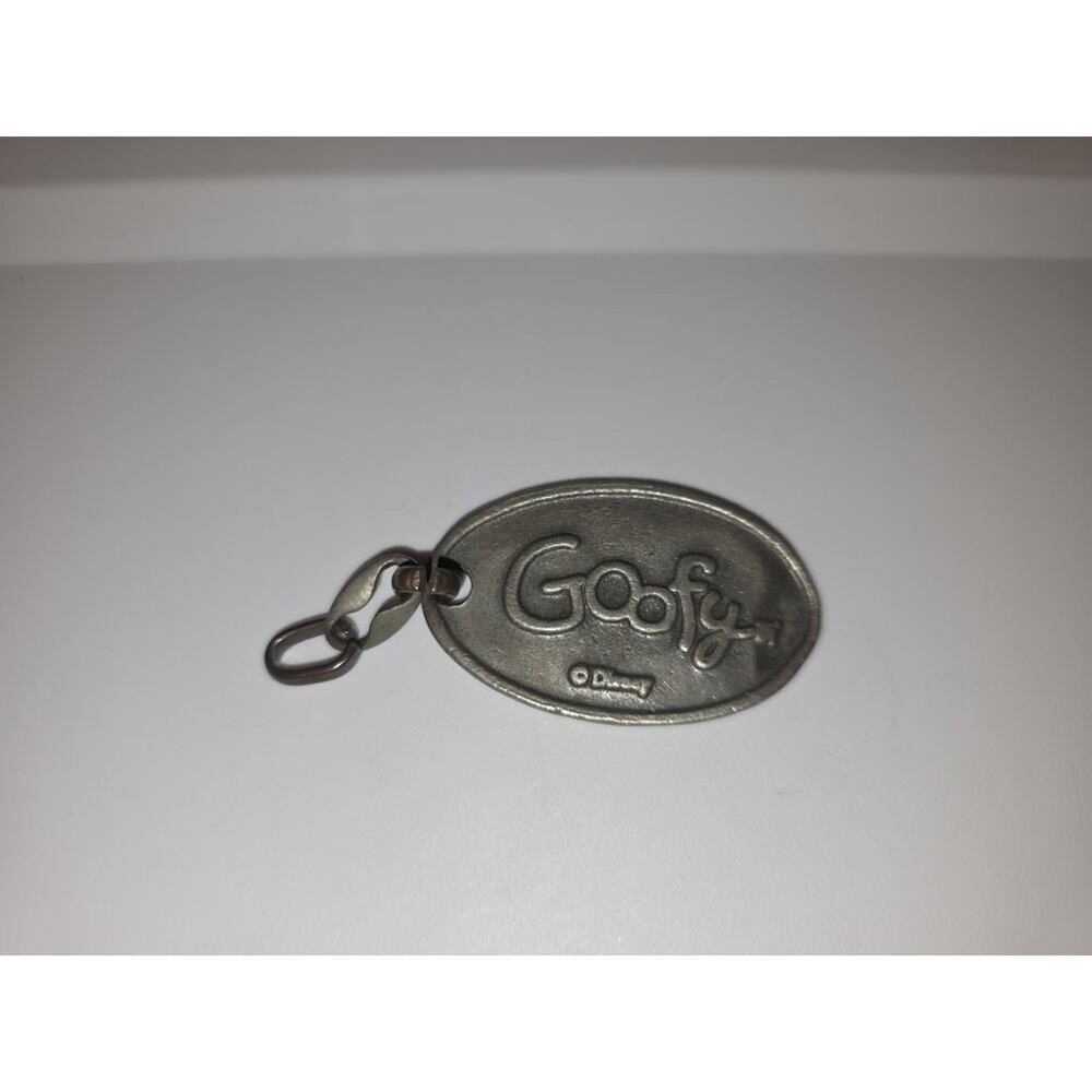 Vintage Disney Goofy Metal Keychain - Picture 2 of 2